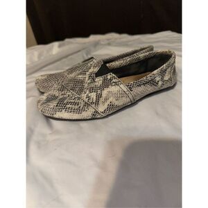 Dawgs slip ons size 7